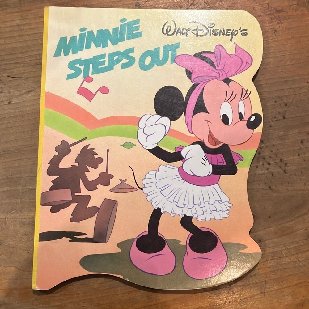 Vintage book : Minnie Steps Out - Disney 1988 printed in west Germany